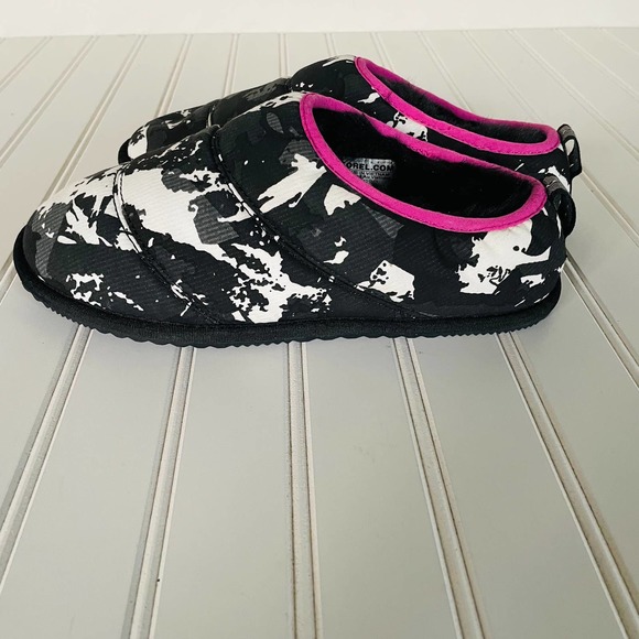 Sorel Women's Black and Pink Slippers GUC - Picture 11 of 14